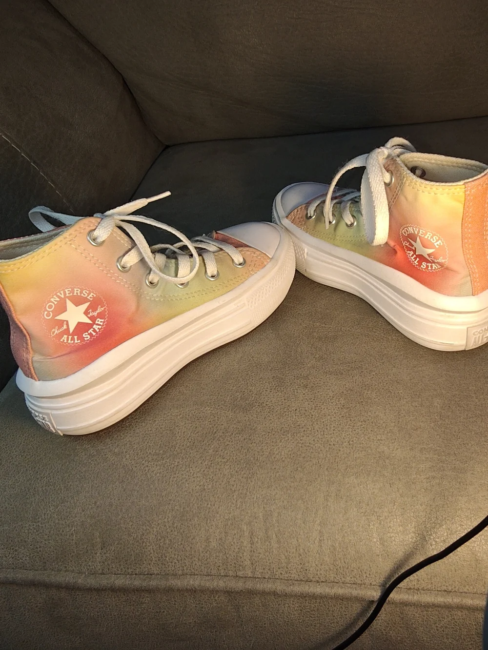 Converse pastel tie